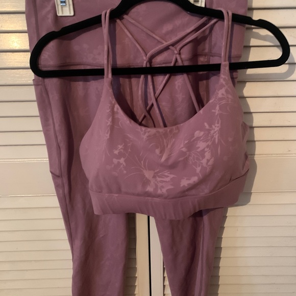 ZYIA Light Lilac Floral Double Strap Bra(L) & matching Pocket Hi-Rise Capri(12)) - Picture 8 of 10